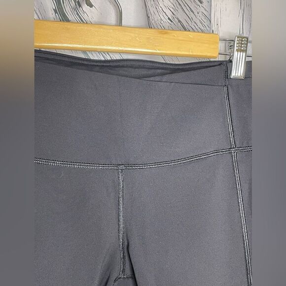 Lululemon Cropped Leggings w/Mesh Inserts 6 - Picture 3 of 8